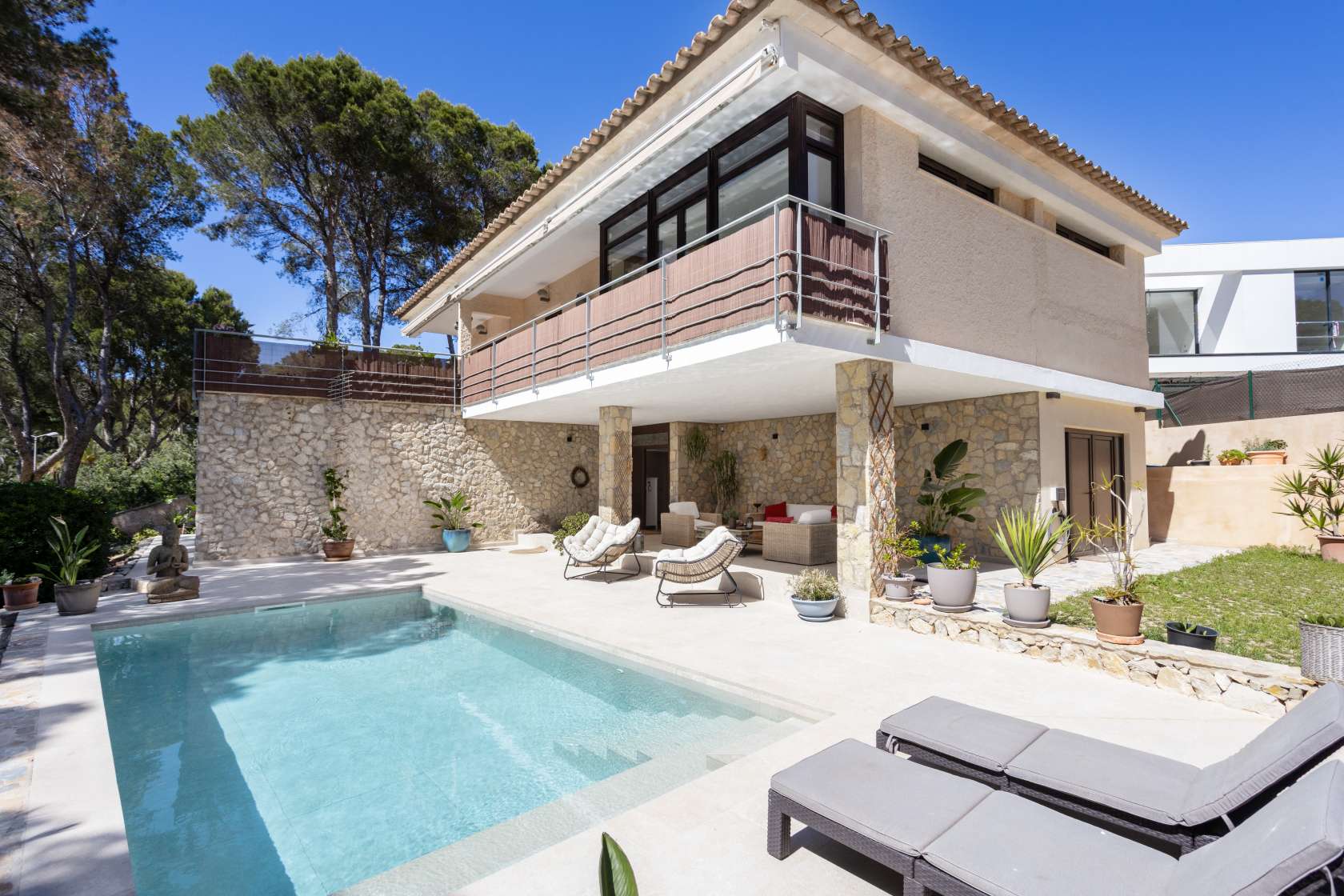 Spacious Villa in walking distance from the Beach for Sale in Santa Ponsa