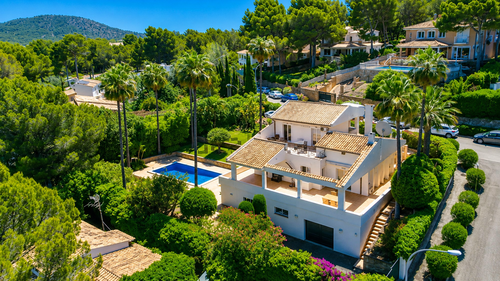 Rymlig villa till salu i Nova Santa Ponsa